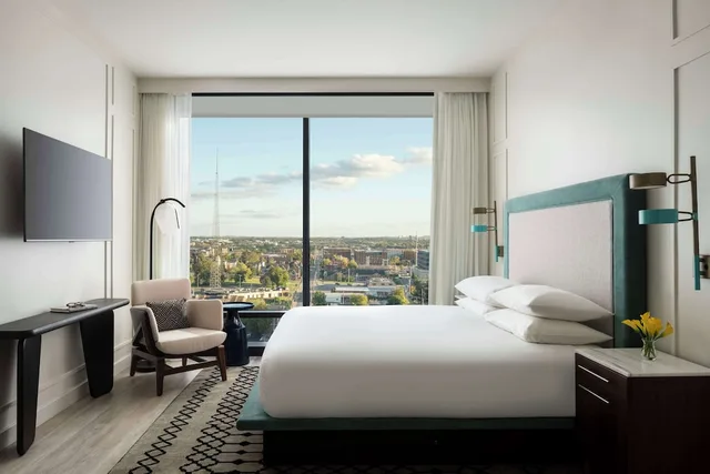غرفة بسرير كينج في طابق مرتفع لذوي الإعاقة، Hyatt Centric Downtown Nashville 2/3