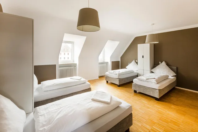 شقة، Five Reasons Hotel and Hostel 2/2