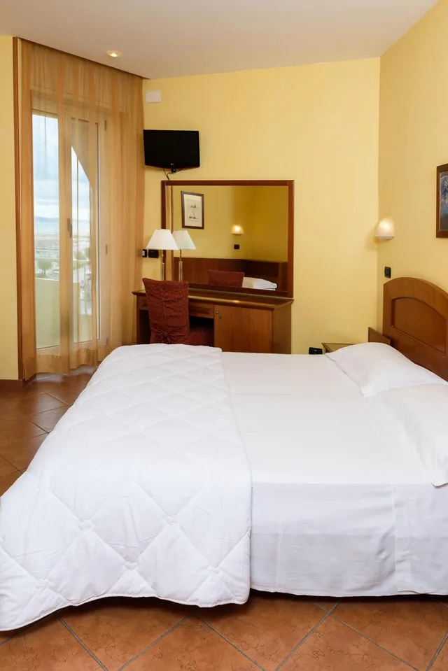 Room, Double Bed, Lateral Side Sea View, Balcony، AUDI 1/7
