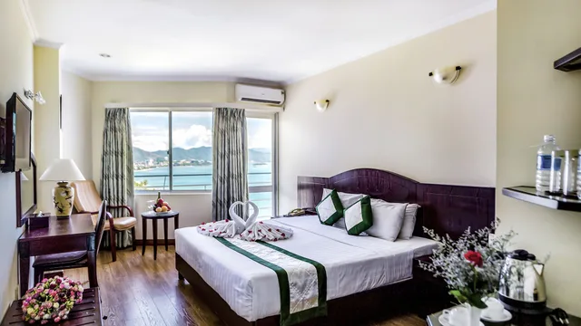 غرفة ديلوكس بسرير كينج بإطلالة على البحر، Nha Trang Lodge 9/10