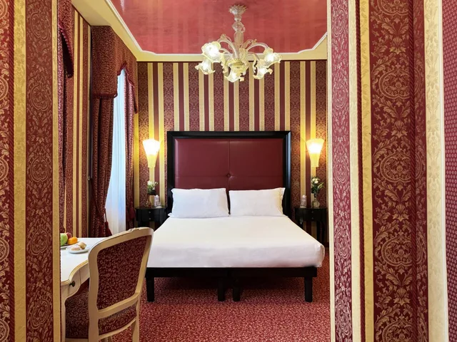 Superior, Queen Bed, Canal View, Hotel Alcyone 2/3