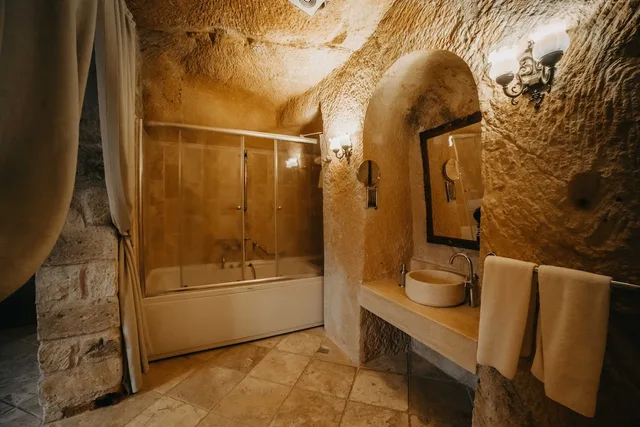 Cave, Family, Suite, Double Bed, Sofa, Dere Suites 5/5