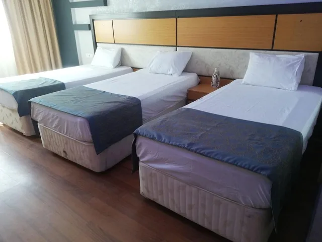 غرفة رباعية، Unaten Otel 1/1