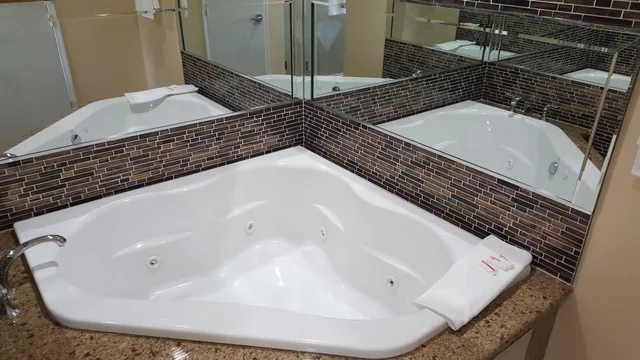 جناح بسرير كينج مع أريكة، Travelodge Inn & Suites by Wyndham Bell Los Angeles Area 8/10