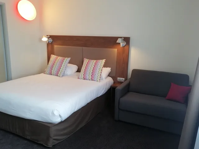 غرفة قياسية بسرير مزدوج وسرير فردي، CAMPANILE LIMOGES CENTRE - GARE 4/9