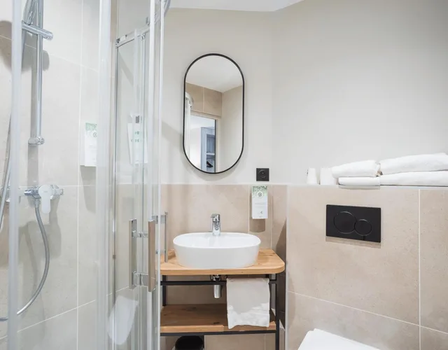 Room, Multiple Beds، Brit Hotel Suisse Et Bordeaux 4/6