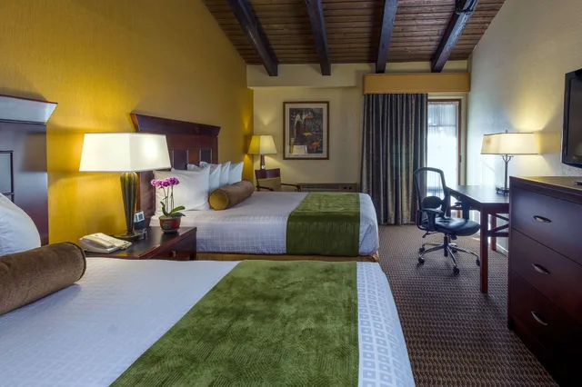 Courtyard, 2 Queen Beds, Best Western Plus Carpinteria Inn 5/8