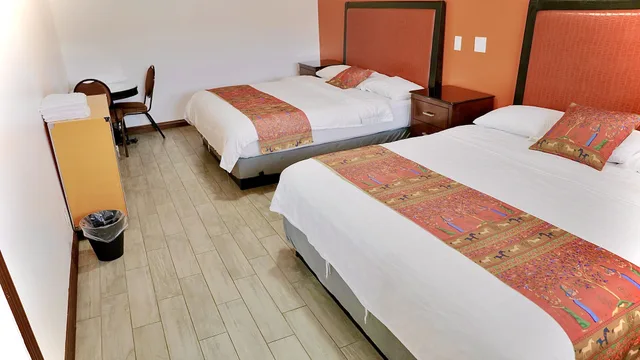 Renovated, Suite, 3 King Beds، Norwalk inn & suites 4/10
