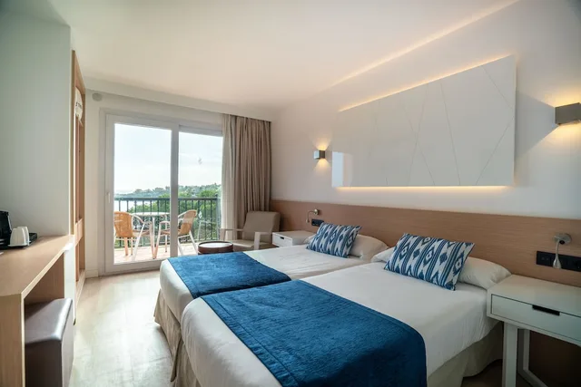 غرفة بسريرين منفصلين بإطلالة على البحر بشرفة، Thb Felip - Adults Only 2/9