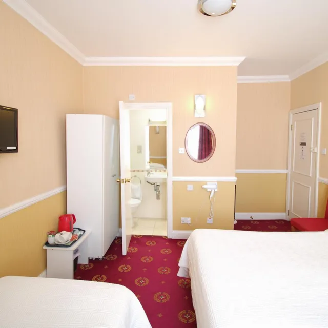 Room, Quadruple, Balmoral House Hotel 3/5