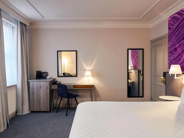 غرفة بريفيليج بسرير كينج، Exeter Rougemont hotel by Sunday 1/4