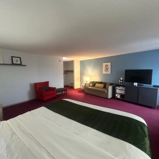 جناح بسرير كينج، Pictured Rocks Inn & Suites 5/10