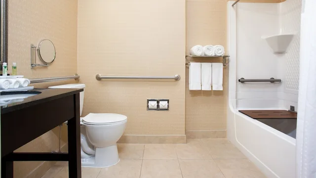جناح بسرير كينج لذوي الإعاقة، Holiday Inn Express And Suites Allentown West Ex Bw Plus Allentown Inn Suites 6/6