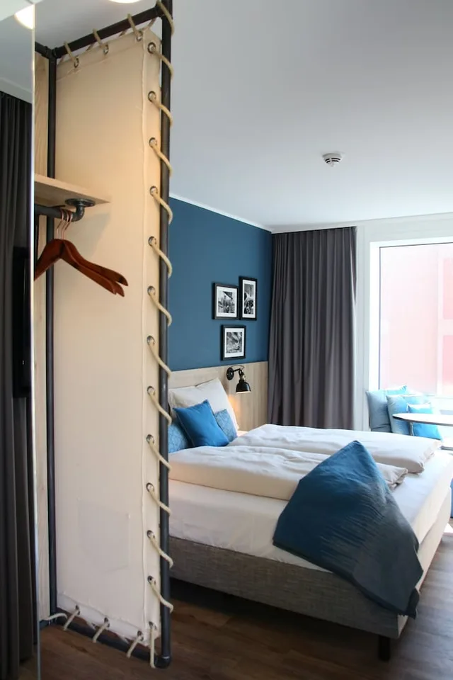 غرفة قياسية بسريرين منفصلين في طابق مرتفع، HARBR. hotel Konstanz 5/8