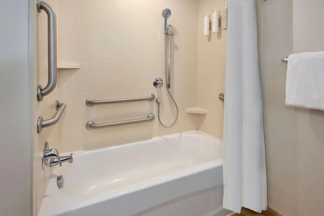 Room, 2 Queen Beds, Ocean Front, Bathtub, Accessible، HILTON GARDEN INN VIRGINIA BEACH OCEANFRONT 5/6