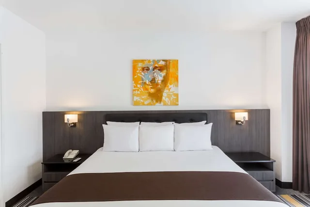 غرفة قياسية بسرير كينج، Wyndham Costa del Sol Lima Airport 2/3