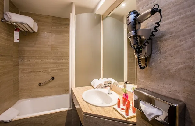غرفة سوبيريور، Leonardo Hotel Madrid City Center 8/8