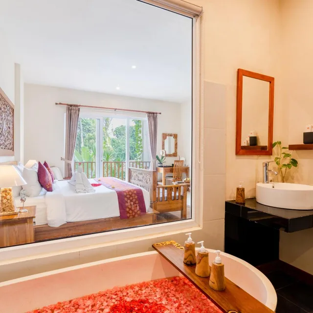 جناح جونيور بشرفة، Ashoka Tree Resort At Tanggayuda 8/8