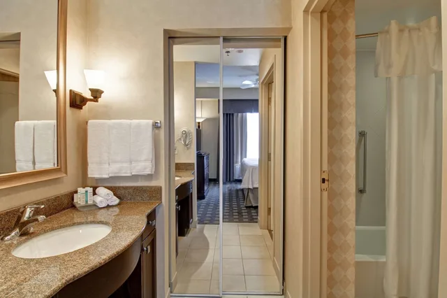 2 Bedrooms, Suite, 2 King Beds, 2 Bathrooms، Homewood Suites by Hilton Toronto-Oakville 4/4