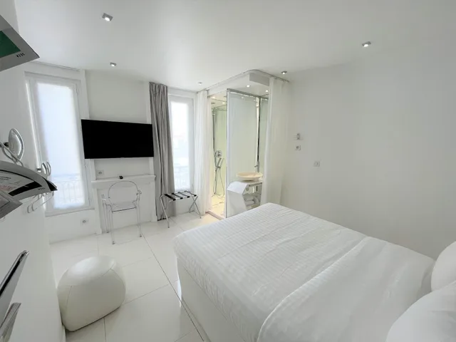 Serenity, Queen Bed، Hotel Maison Lenoir 1/2