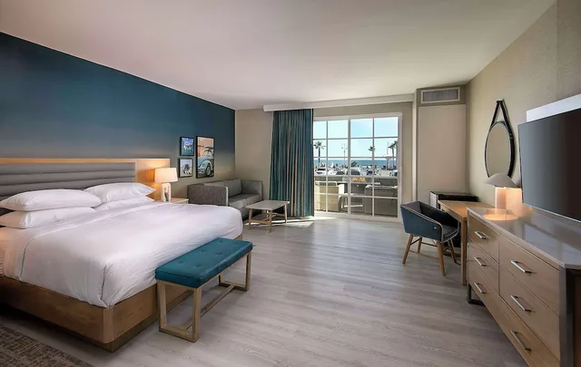 غرفة بسرير كينج بإطلالة جزئية على البحر، Inn at the Pier Pismo Beach 3/4