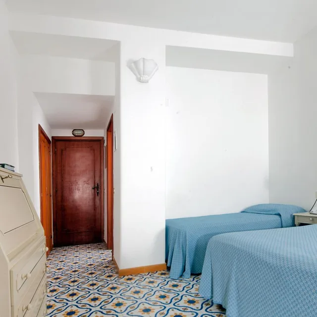غرفة ثلاثية بإطلالة على المدينة، Hotel Vittoria Positano 2/5