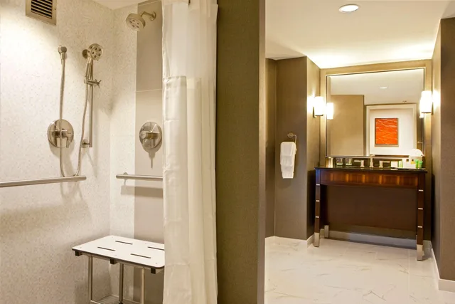 جناح لذوي الإعاقة، HILTON NASHVILLE-DOWNTOWN 2/2