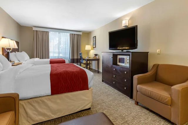 Suite, 2 Queen Beds, Comfort Inn & Suites North Tucson Marana 2/3