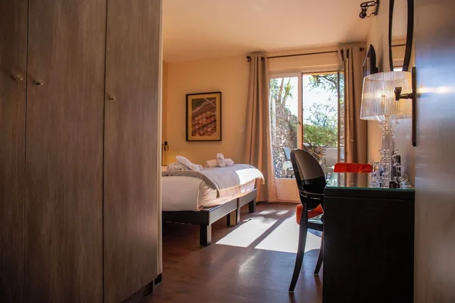 غرفة سوبيريور بسرير كينج بشرفة، Hotel Madeloc 3/8
