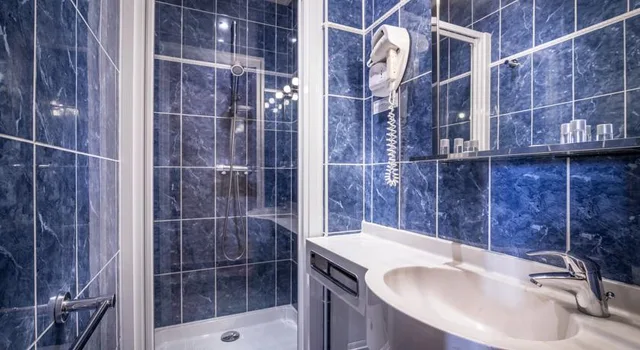 غرفة قياسية بسريرين منفصلين، HOTEL CHARLEMAGNE 1/1