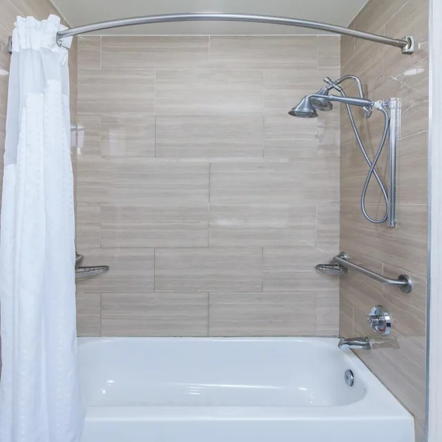جناح بسرير كينج مع أريكة لذوي الإعاقة، Holiday Inn Express Hotel And Suites Houston East 3/4