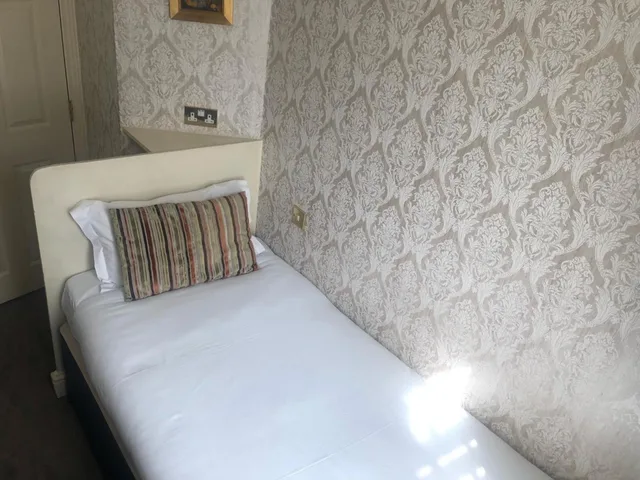 جناح بغرفتي نوم، The Leonard Hotel 7/8