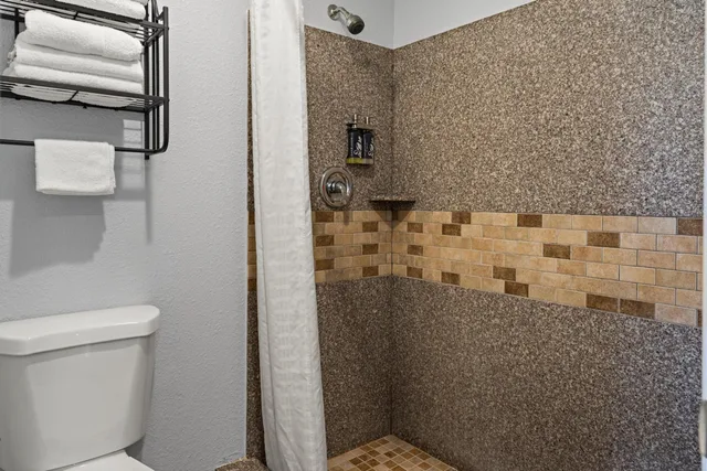 غرفة بسرير كينج، Bay Breeze Inn 9/10