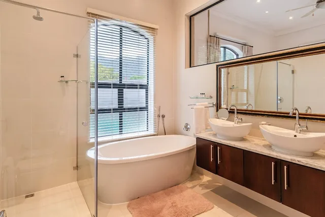 بنتهاوس فاخر بسريرين كينج، The Ivy Apartments 3/3