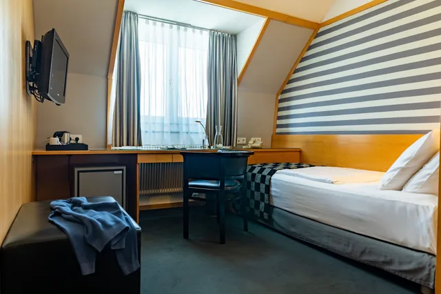 غرفة قياسية بسرير فردي، HOLIDAY INN VIENNA CITY 1/14