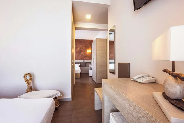 Family, 2 Queen Beds, 2 Bathrooms، Hotel Helvetia 5/10