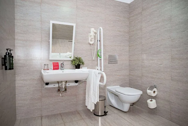 Room, Queen Bed, Ramada Plaza by Wyndham Craiova 5/5