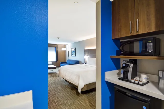 1 Bedroom, Suite, Accessible, Holiday Inn Express & Suites Houston NASA - Boardwalk Area 6/8