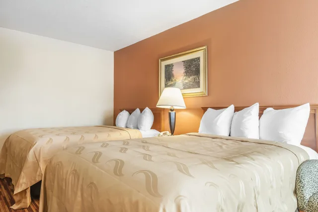 غرفة قياسية بسريرين مزدوجين، Quality Inn Gallipolis 2/3