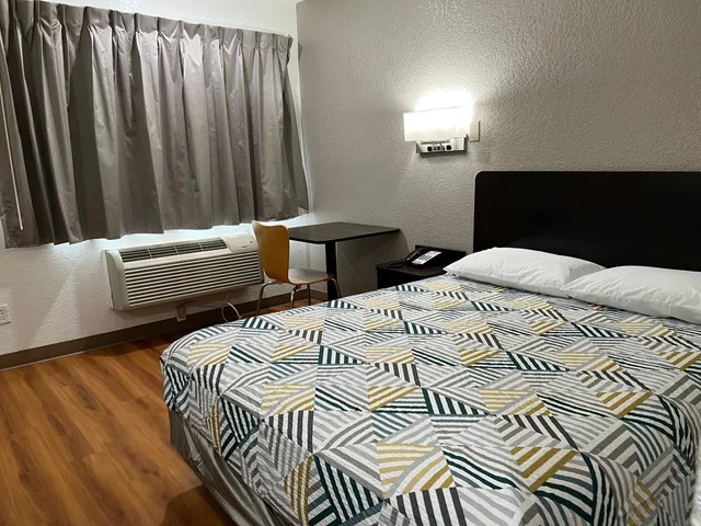 غرفة بسرير كوين، Motel6 Longview, TX 3/10