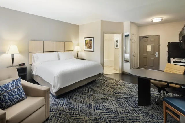 جناح بسرير كينج بغرفة نوم واحدة لذوي الإعاقة، Candlewood Suites Charleston - Northwoods, an IHG Hotel 1/4