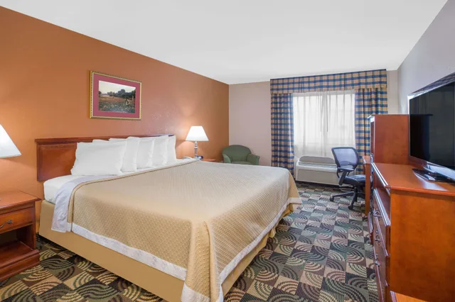 غرفة قياسية بسرير كينج لذوي الإعاقة، Days Inn by Wyndham Hillsdale 7/10