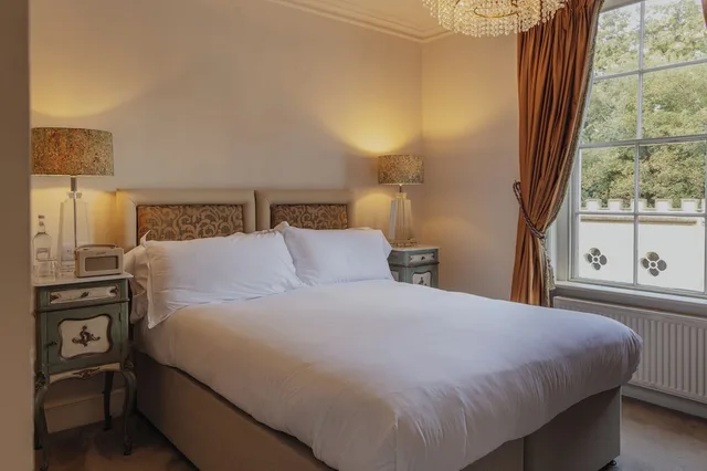 Guest Room, King Bed, NO 15 GREAT PULTENEY 7/10