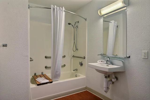 Room, Quadruple, Accessible, Motel6 Seattle, WA - South 10/10