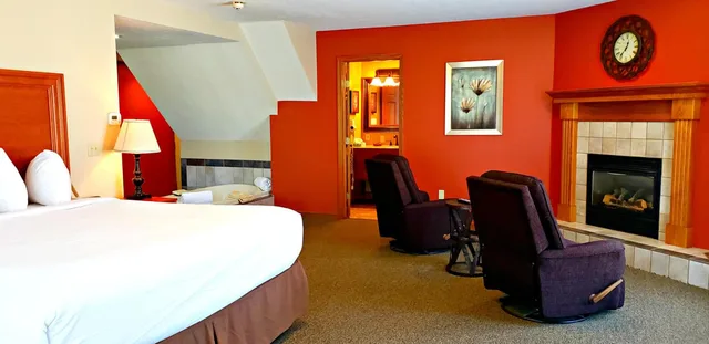 Carriage House, King Bed, Hot Tub، Berlin Heritage Inn 2/10
