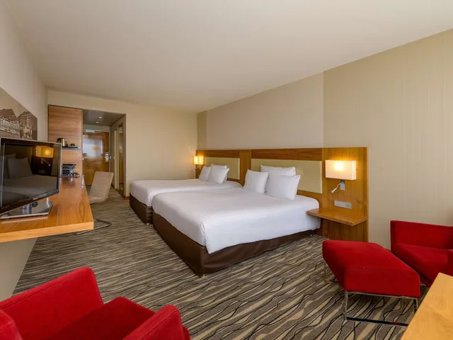 غرفة بريميوم بسرير كينج، Movenpick Hotel Geneva 4/10