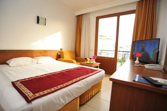 غرفة بسرير مزدوج أو سريرين منفصلين بإطلالة على البحر، Hotel Royal Hill 2/5