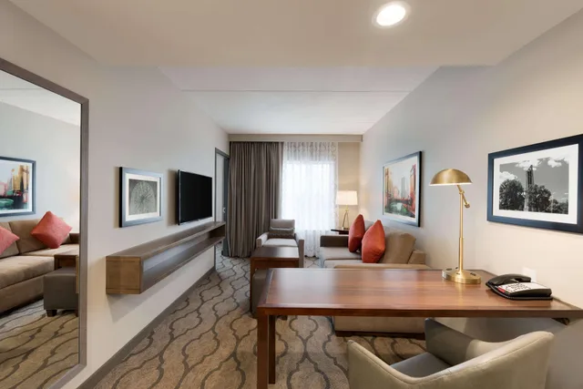 جناح بسرير كوين لذوي الإعاقة، Embassy Suites By Hilton Chicago-Naperville 2/3