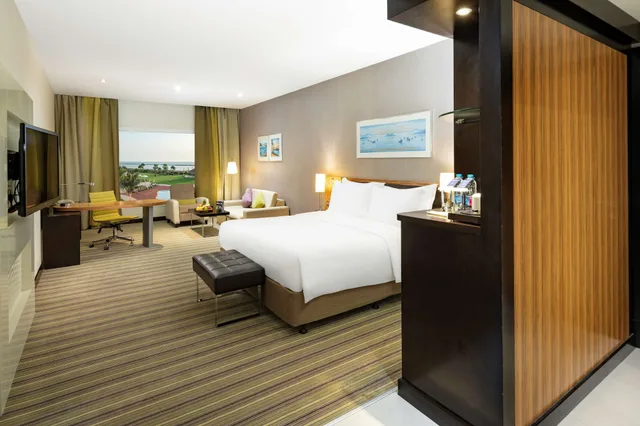 غرفة سوبيريور بسريرين منفصلين بإطلالة على المسبح، راديسون بلو جيزان(Radisson Blu Resort Jizan) 1/1