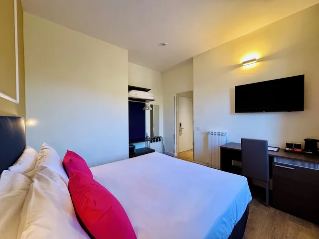 غرفة قياسية بسرير كوين، Hotel La Pergola Sorrento 1/4